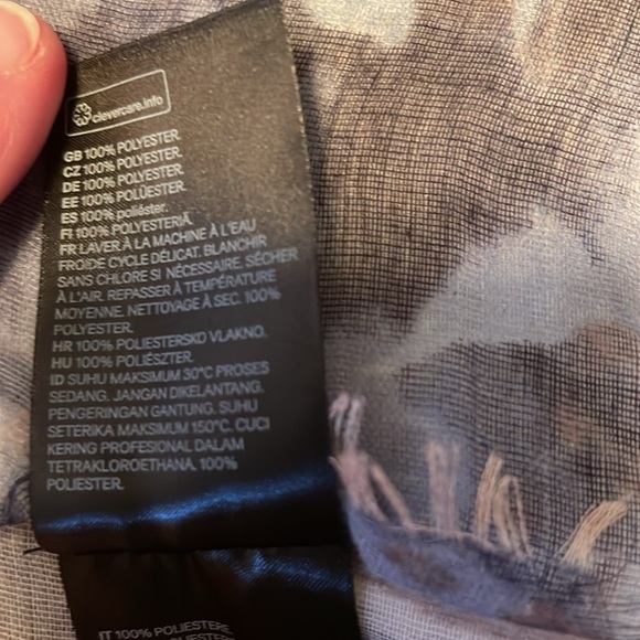 H&M scarf - blue floral - Picture 3 of 3